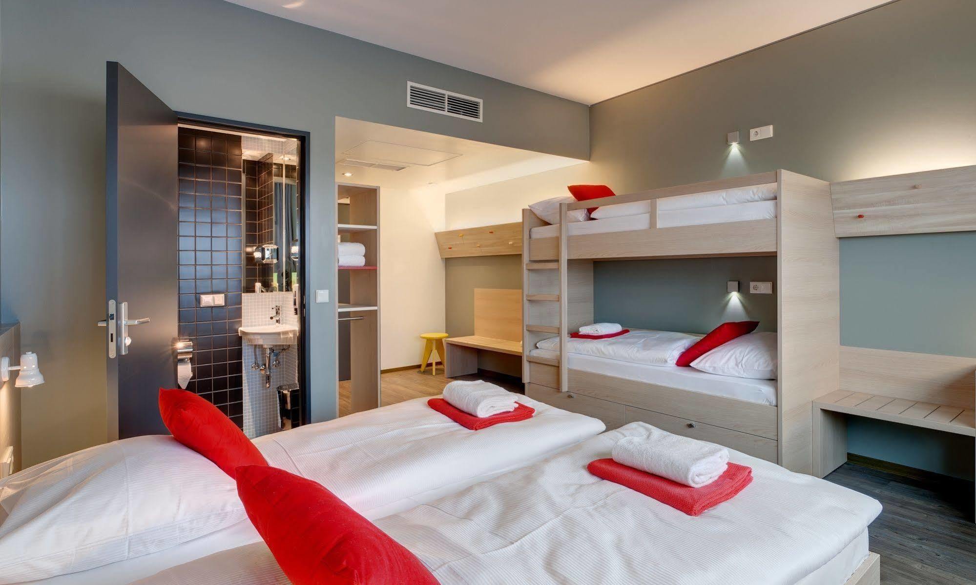 Meininger Airport Hotel Berlino