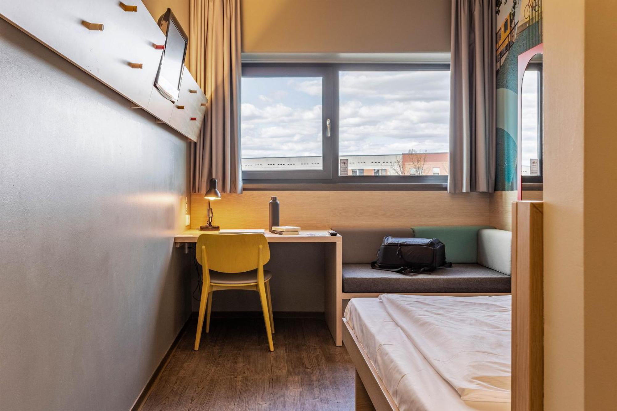Meininger Airport Hotel 3*