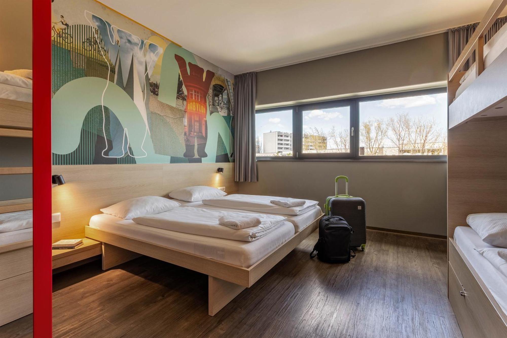 Meininger Airport Hotel