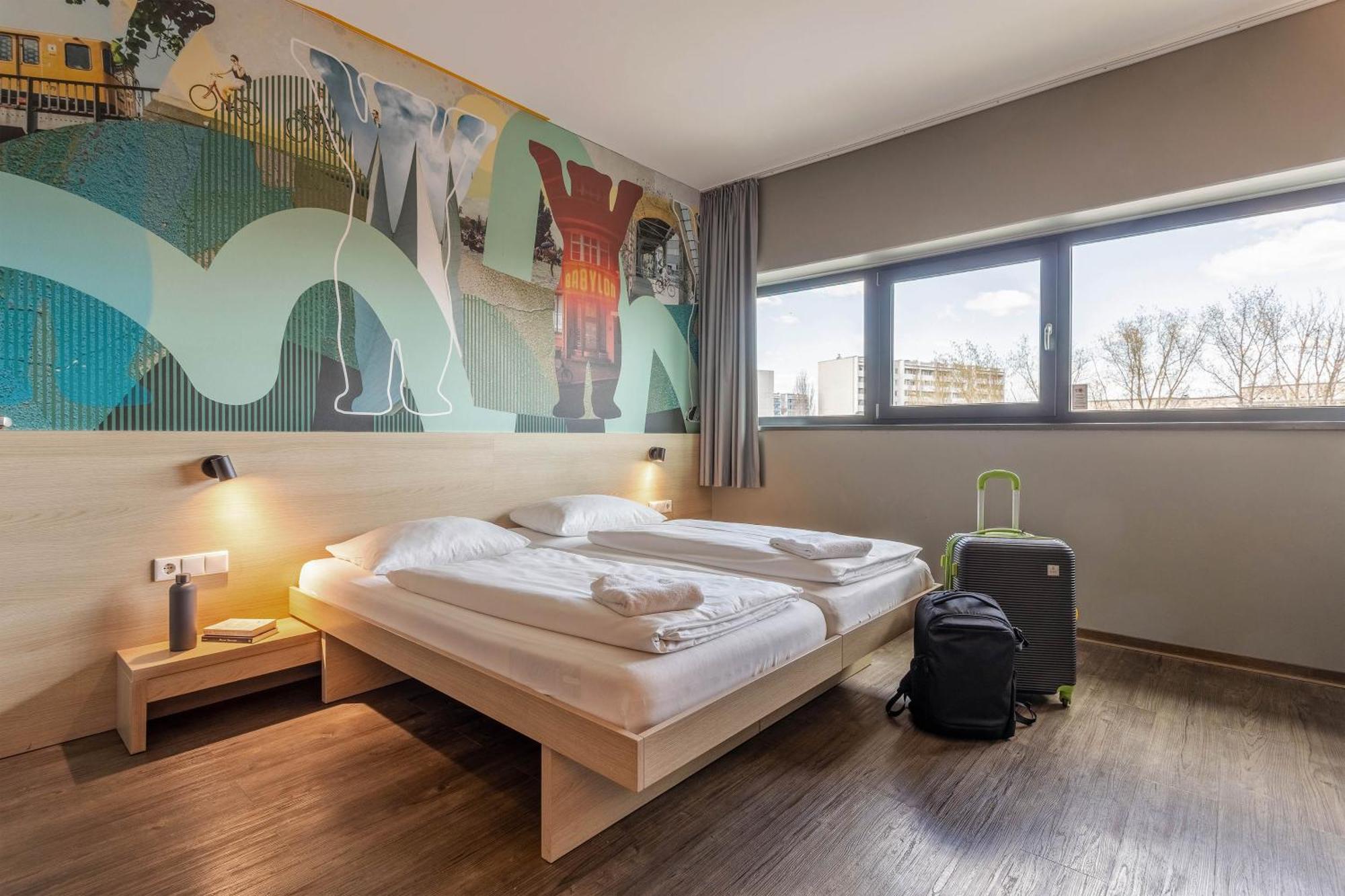 Meininger Airport 3*